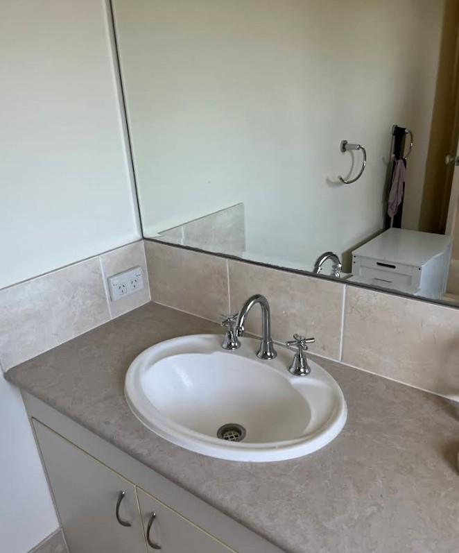 Vanity basin with cross-handle tapware